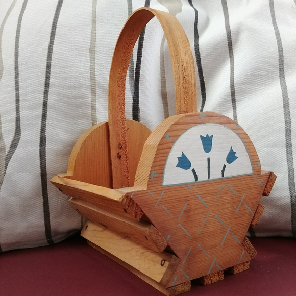 Sawmill Critters Wood Basket Hand Painted - Picture 5 of 5